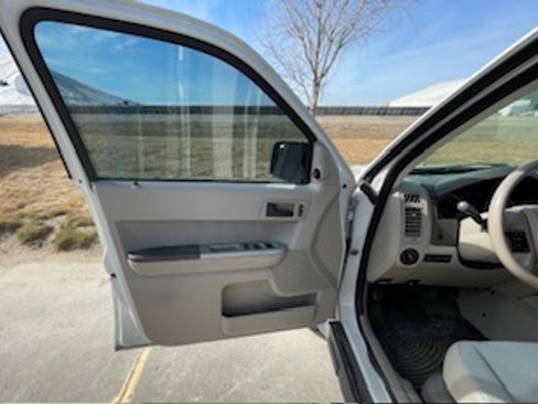 Used 2011 Ford Escape XLT w/ 202A Rapid Spec Order Code image 12