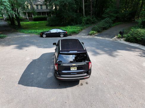 Used 2023 Chevrolet Tahoe LT RWD image 4