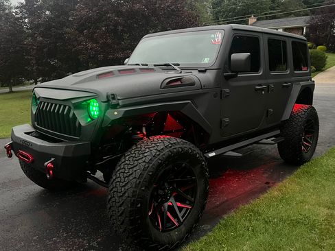 Used 2020 Jeep Wrangler Unlimited Sahara w/ Uconnect 4C Nav & Sound Group image 6