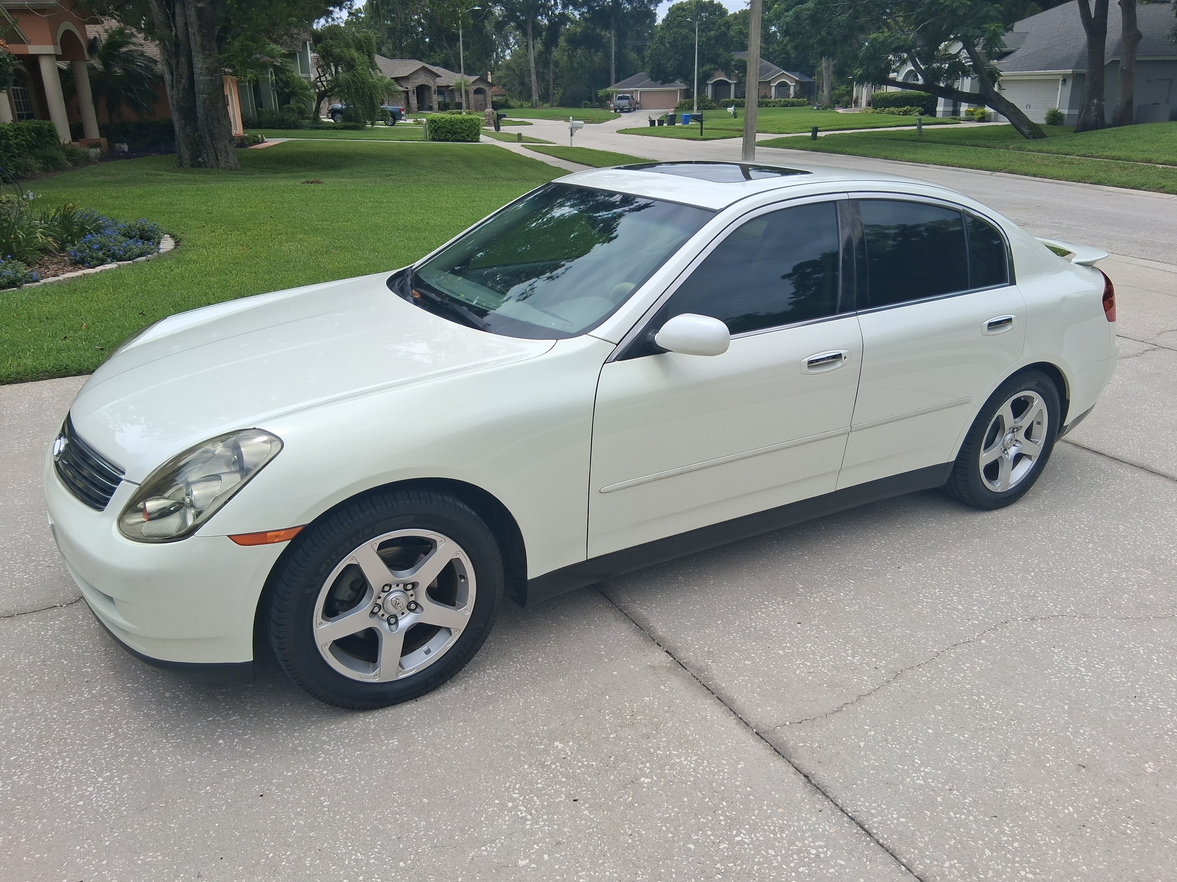 Used 2003 INFINITI G35 Sedan w/ Premium Pkg RWD image 2