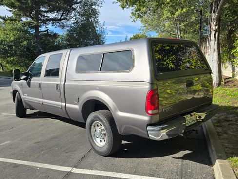 Used 2003 Ford F250 XLT image 4