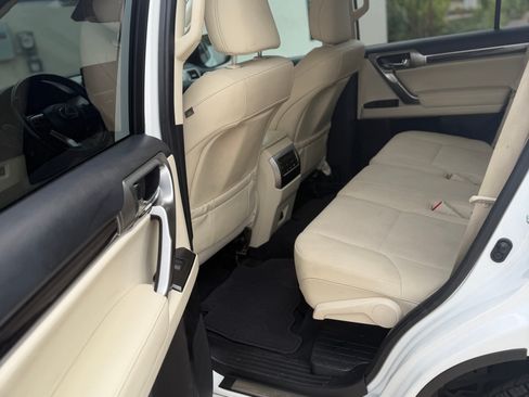 Used 2022 Lexus GX 460 Premium w/ Premium Package AWD/4WD image 8