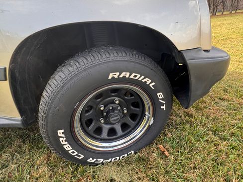 Used 1998 Chevrolet Tracker 4WD Convertible w/ Preferred Equipment Group 2 image 12