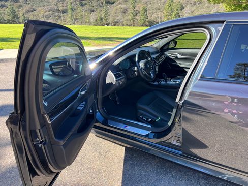 Used 2019 BMW 740i w/ Executive Package image 9