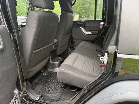 Used 2012 Jeep Wrangler Unlimited Rubicon w/ Dual Top Group AWD/4WD image 11