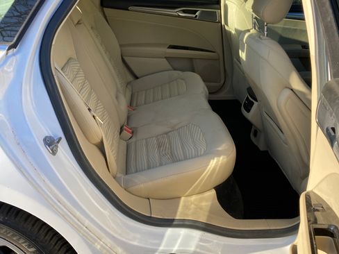 Used 2016 Ford Fusion SE image 4