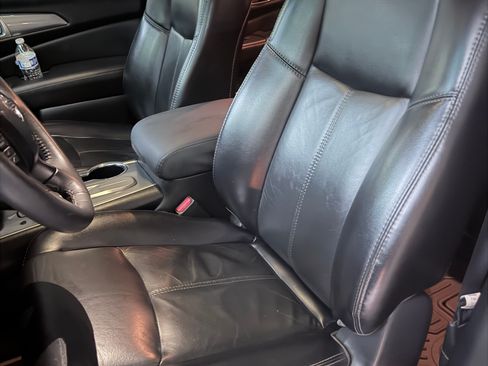 Used 2018 Nissan Pathfinder SL FWD image 24