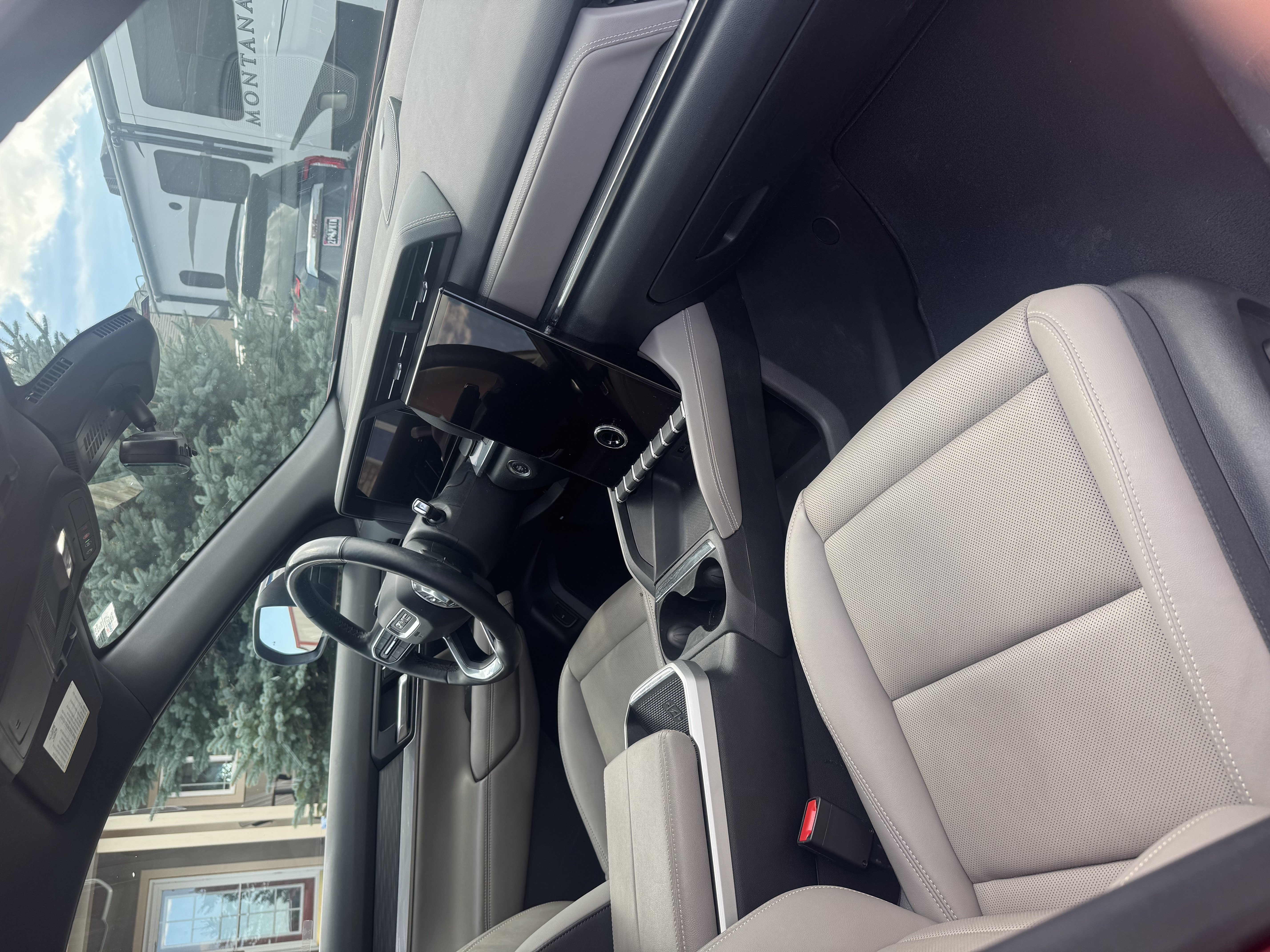 Used 2025 GMC Terrain Elevation w/ Elevation Premium Package AWD/4WD image 8