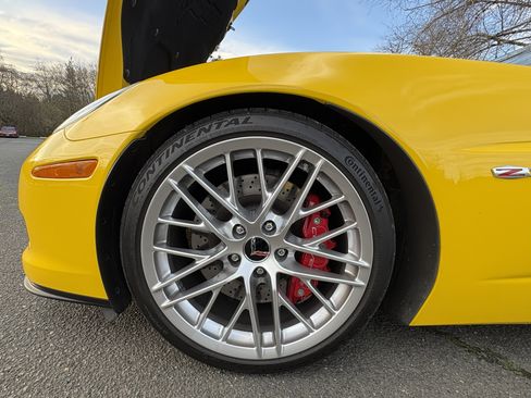 Used 2007 Chevrolet Corvette Z06 w/ Preferred Equipment Group image 9