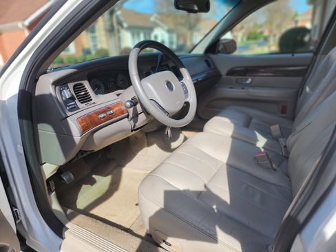 Used 2007 Mercury Grand Marquis LS image 2