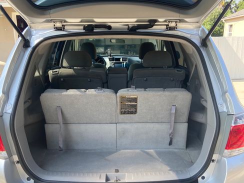 Used 2013 Toyota Highlander Plus FWD image 8