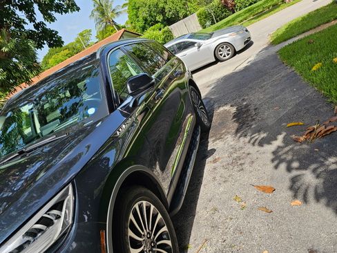 Used 2023 Lincoln Aviator Reserve w/ Equipment Group 201A RWD image 4