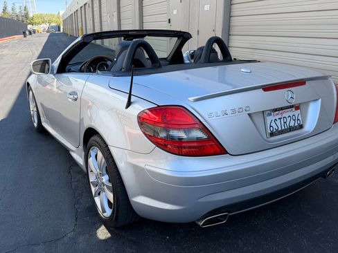 Used 2011 Mercedes-Benz SLK 300 image 8