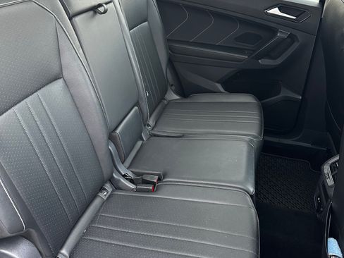 Used 2022 Volkswagen Tiguan SE FWD image 8