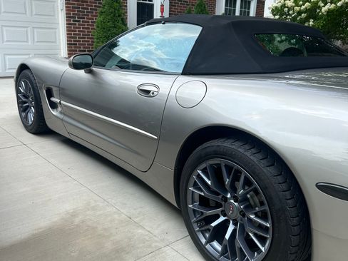 Used 2000 Chevrolet Corvette Convertible w/ Memory Pkg RWD image 10