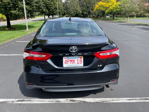 Used 2020 Toyota Camry LE image 10