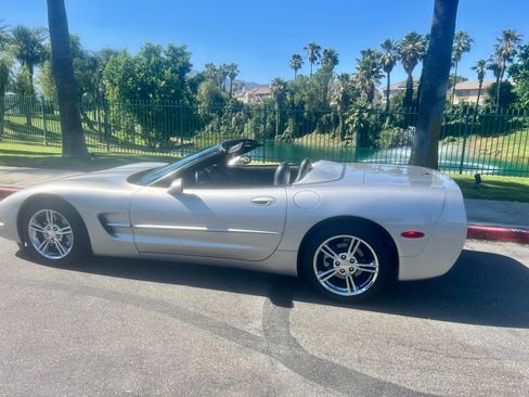Used 2004 Chevrolet Corvette Convertible w/ Preferred Equipment Group image 2