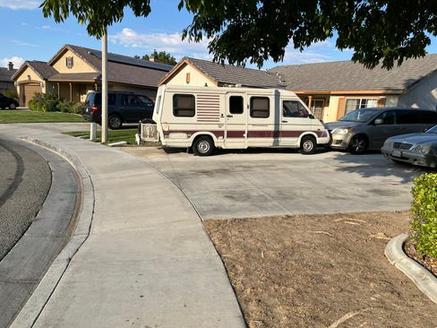 Used 2014 Toyota Camry LE image 5