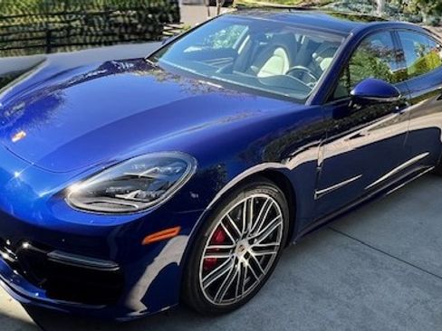 Used 2020 Porsche Panamera GTS image 2