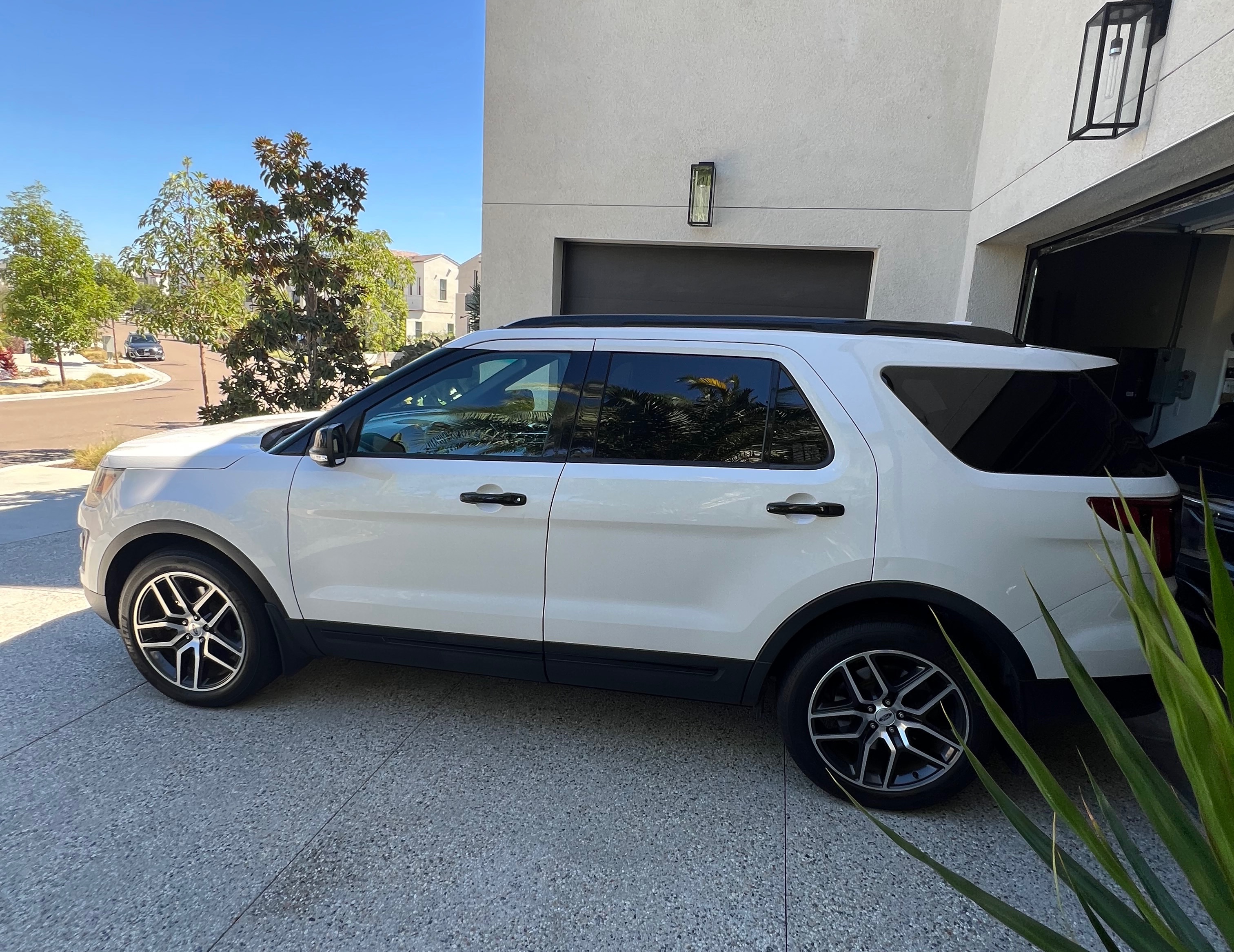 Used 2016 Ford Explorer Sport w/ Equipment Group 401A AWD/4WD image 1