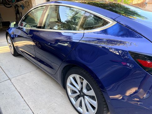 Used 2018 Tesla Model 3 Mid Range RWD image 4