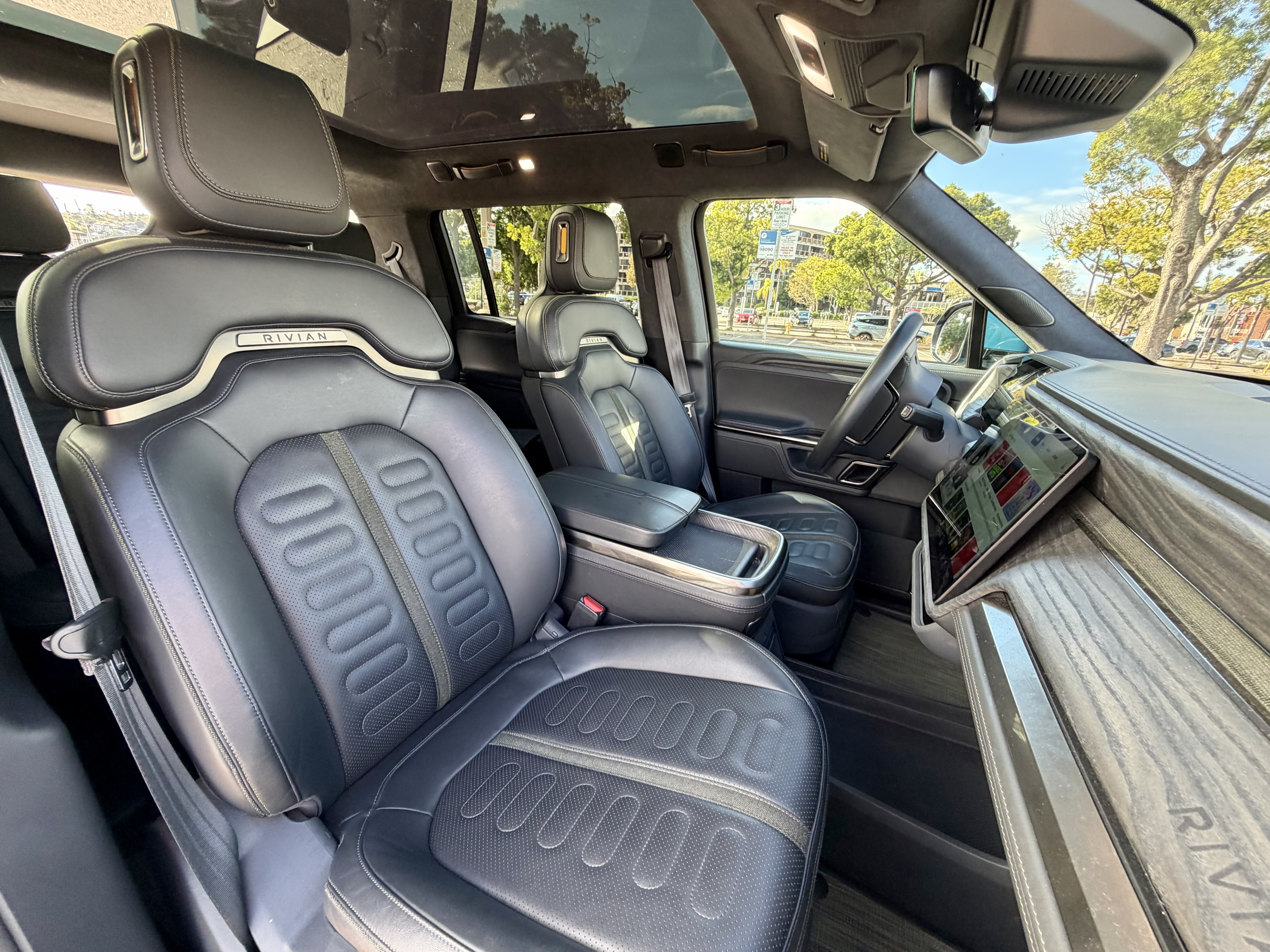 Used 2022 Rivian R1S Launch Edition Quad AWD/4WD image 12