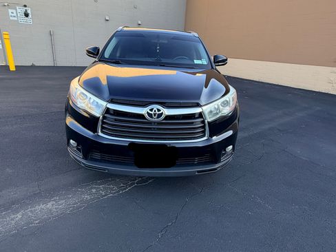 Used 2015 Toyota Highlander XLE AWD/4WD image 1