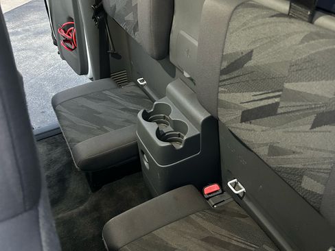 Used 2004 Chevrolet Colorado 2WD Extended Cab w/ Comfort Convenience Package image 11