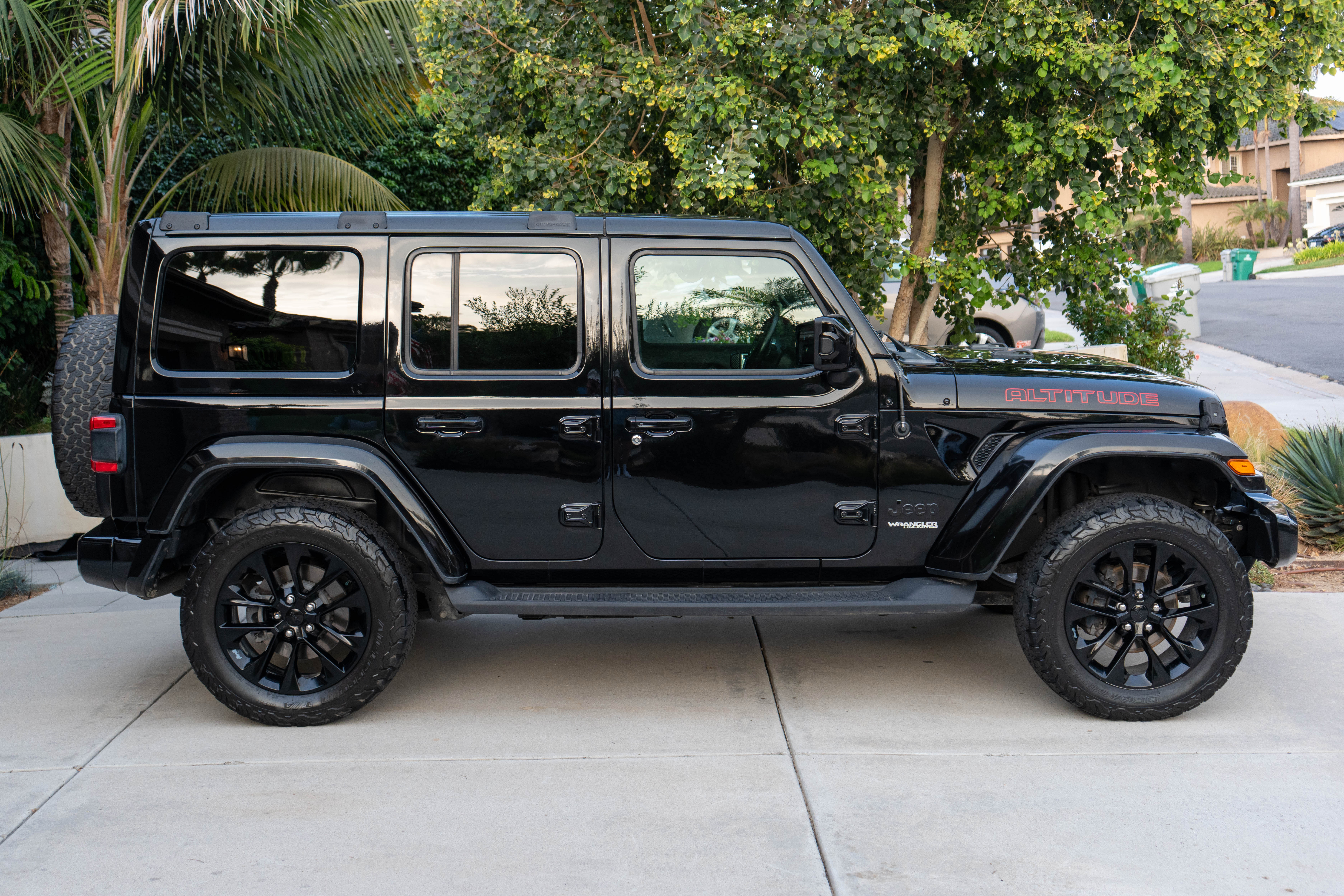 Used 2020 Jeep Wrangler Unlimited Sahara AWD/4WD image 10