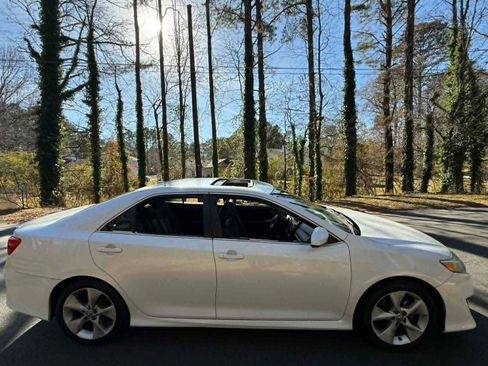 Used 2012 Toyota Camry SE image 1