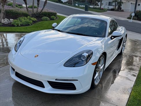 Used 2019 Porsche 718 Cayman image 2