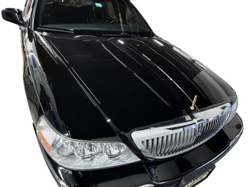 Used 2008 Lincoln Town Car Signature Limited image 18