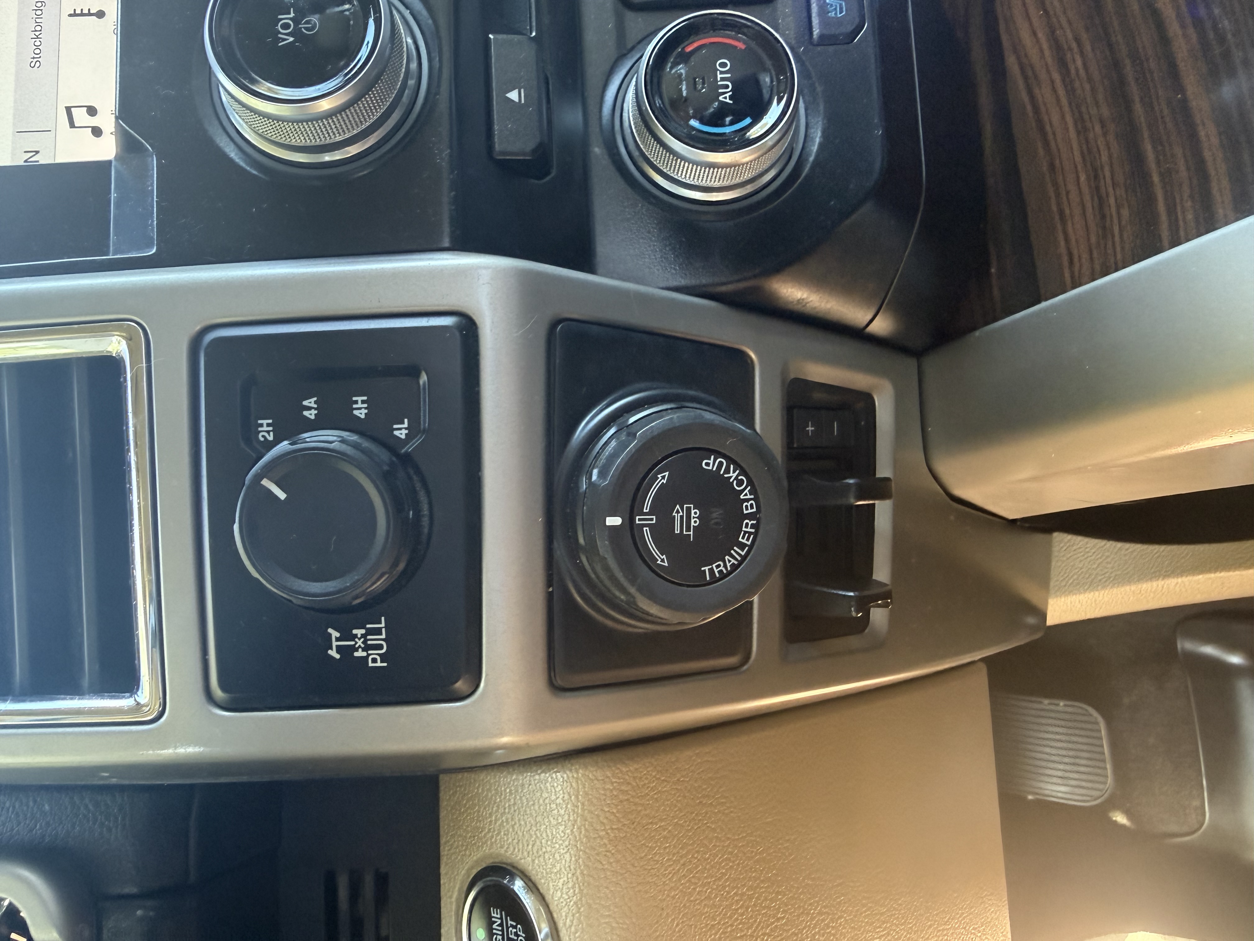Used 2017 Ford F150 Lariat w/ Equipment Group 502A Luxury AWD/4WD image 25