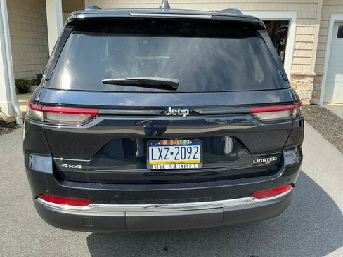 Used 2023 Jeep Grand Cherokee Limited AWD/4WD image 5