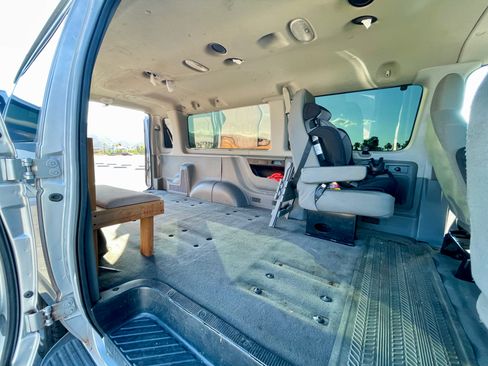 Used 2011 Ford E-350 and Econoline 350 XLT image 10