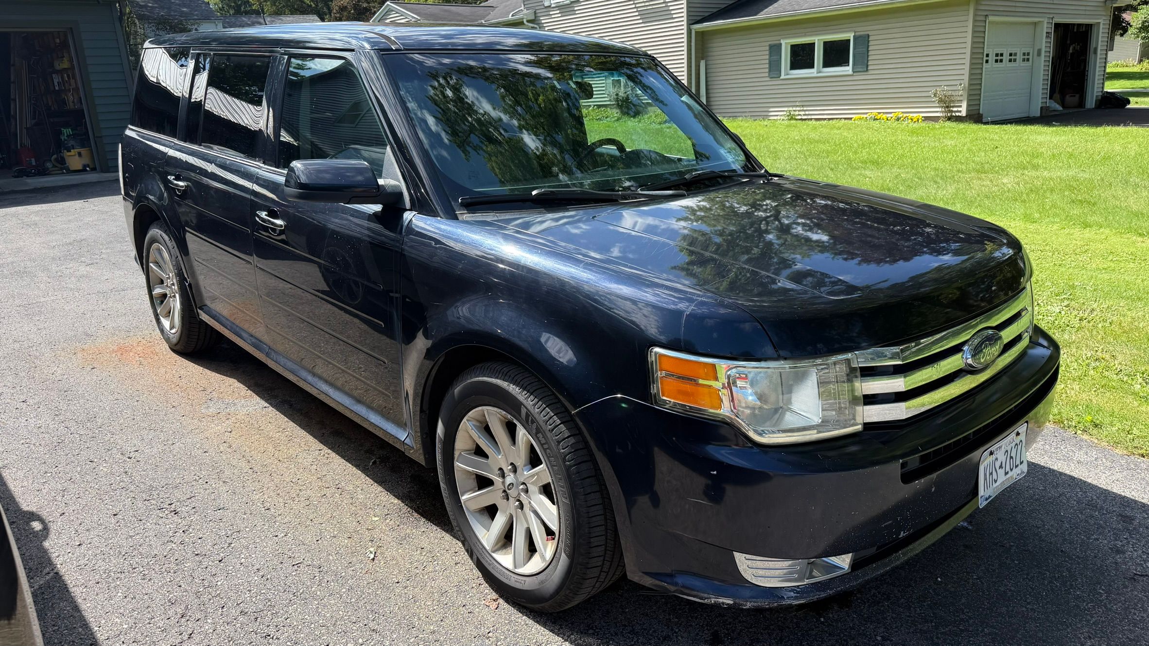 Used 2010 Ford Flex SEL FWD image 1