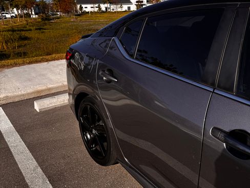 Used 2023 Nissan Sentra SR w/ Midnight Edition Package image 11