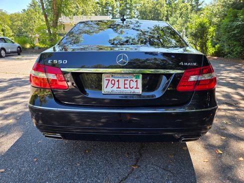 Used 2011 Mercedes-Benz E 550 4MATIC Sedan image 5