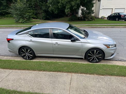 Used 2021 Nissan Altima 2.5 SR FWD image 4