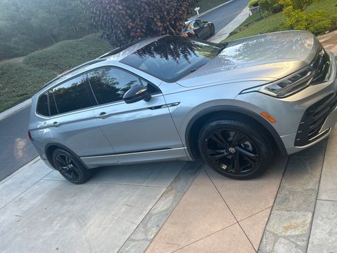 Used 2023 Volkswagen Tiguan SE R-Line image 26