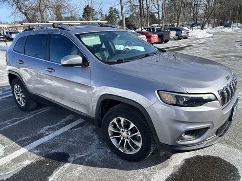 Used 2019 Jeep Cherokee Latitude Plus w/ Comfort/Convenience Group image 1