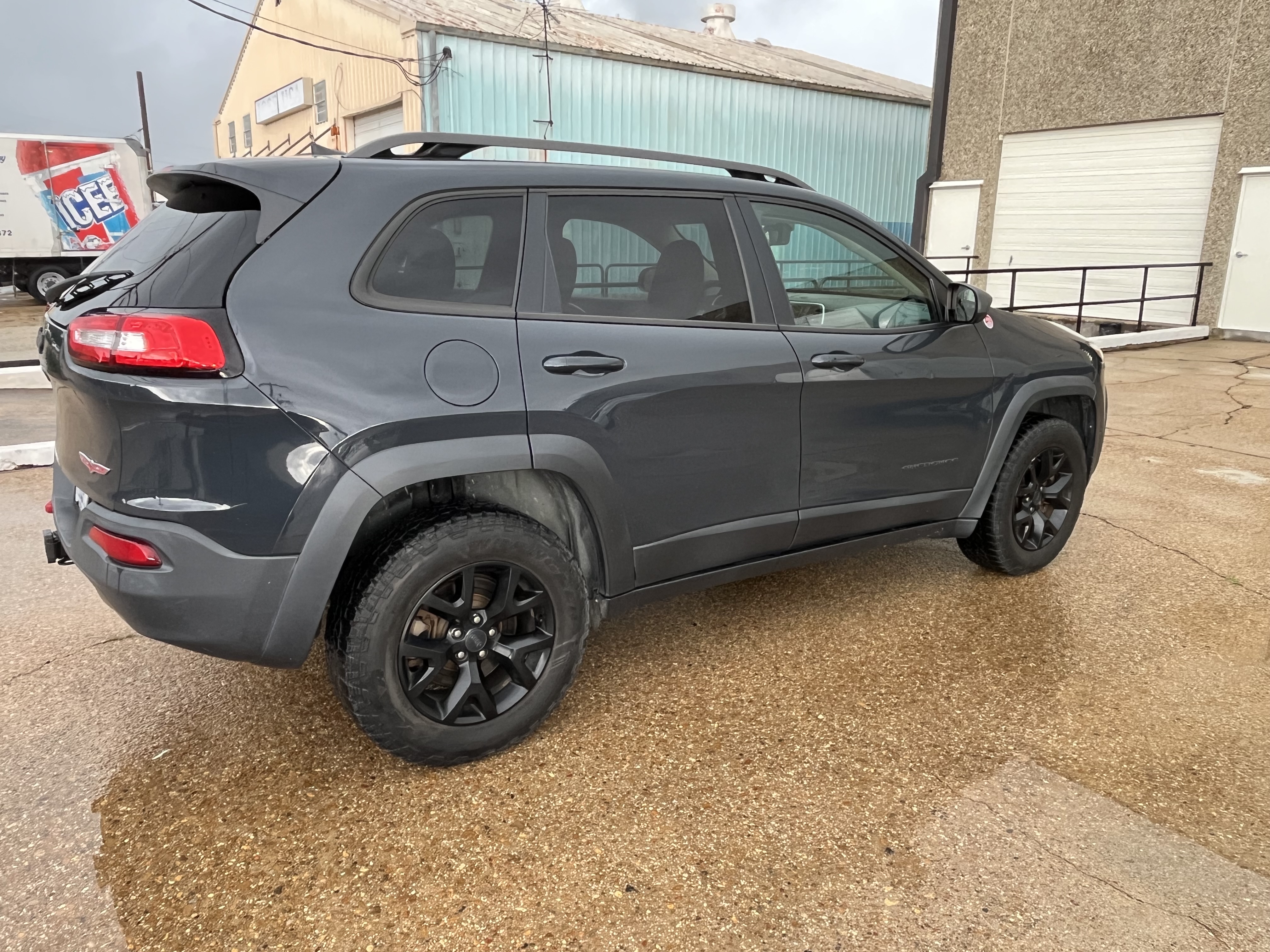 Used 2016 Jeep Cherokee Trailhawk w/ Comfort/Convenience Group AWD/4WD image 14