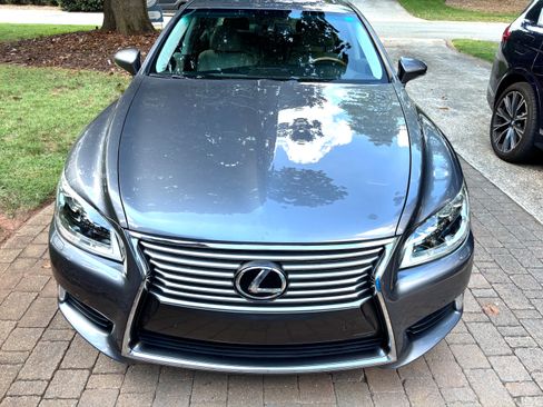 Used 2015 Lexus LS 460 w/ Comfort Package RWD image 9