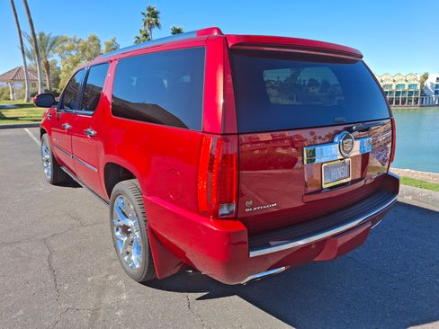 Used 2014 Cadillac Escalade ESV Platinum image 2