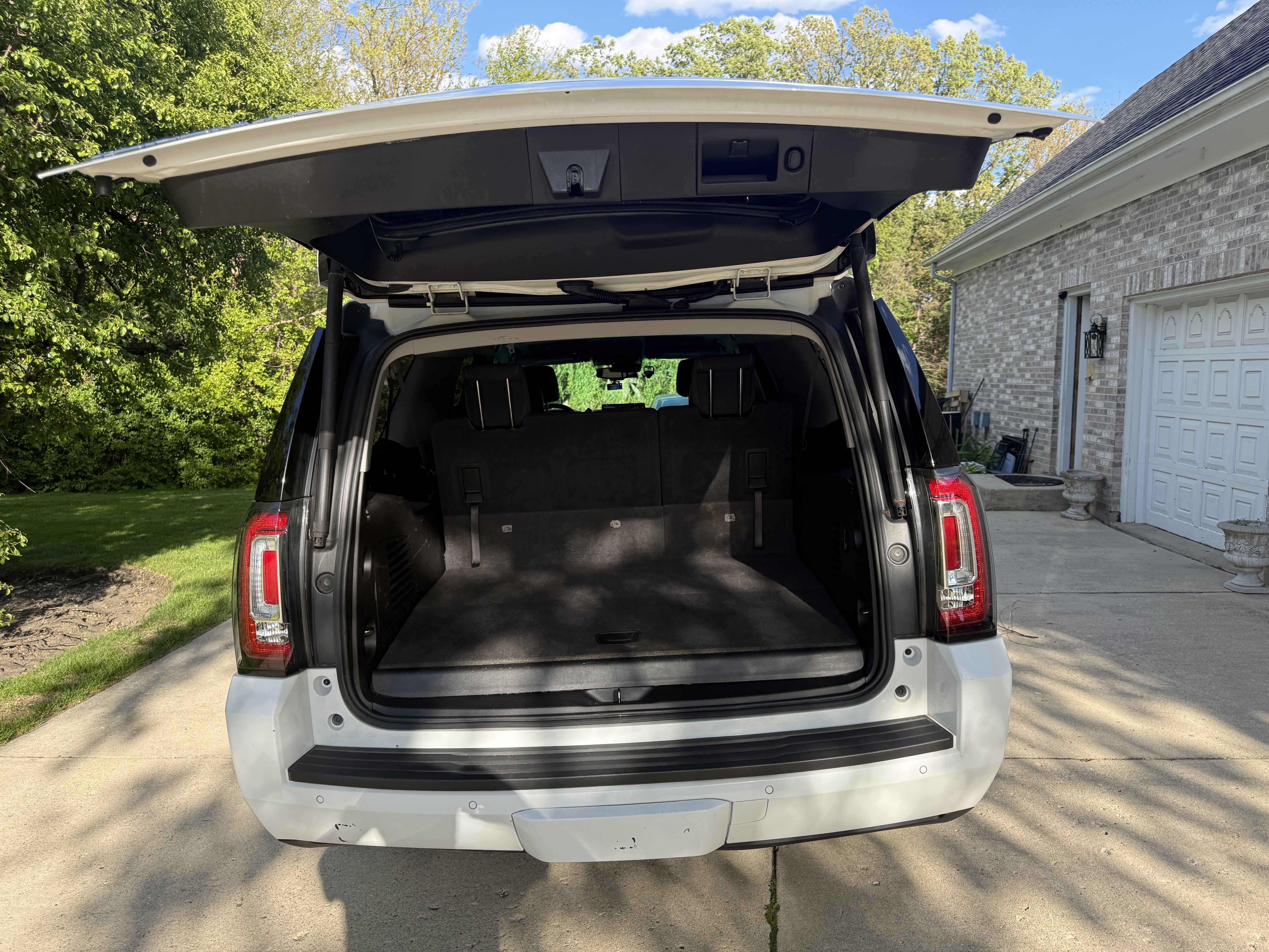 Used 2016 GMC Yukon XL SLE w/ Convenience Package RWD image 11