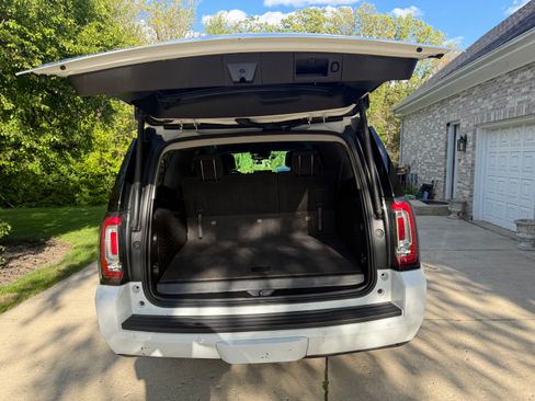 Used 2016 GMC Yukon XL SLE w/ Convenience Package RWD image 11