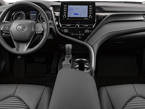 Used 2023 Toyota Camry SE image 11