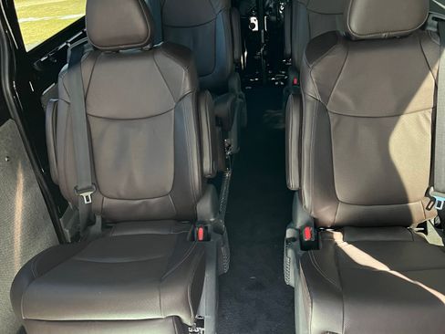 Used 2017 Mercedes-Benz Sprinter 2500 image 6