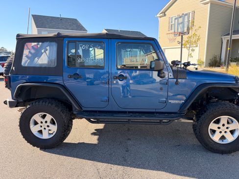 Used 2010 Jeep Wrangler Unlimited Sport image 2
