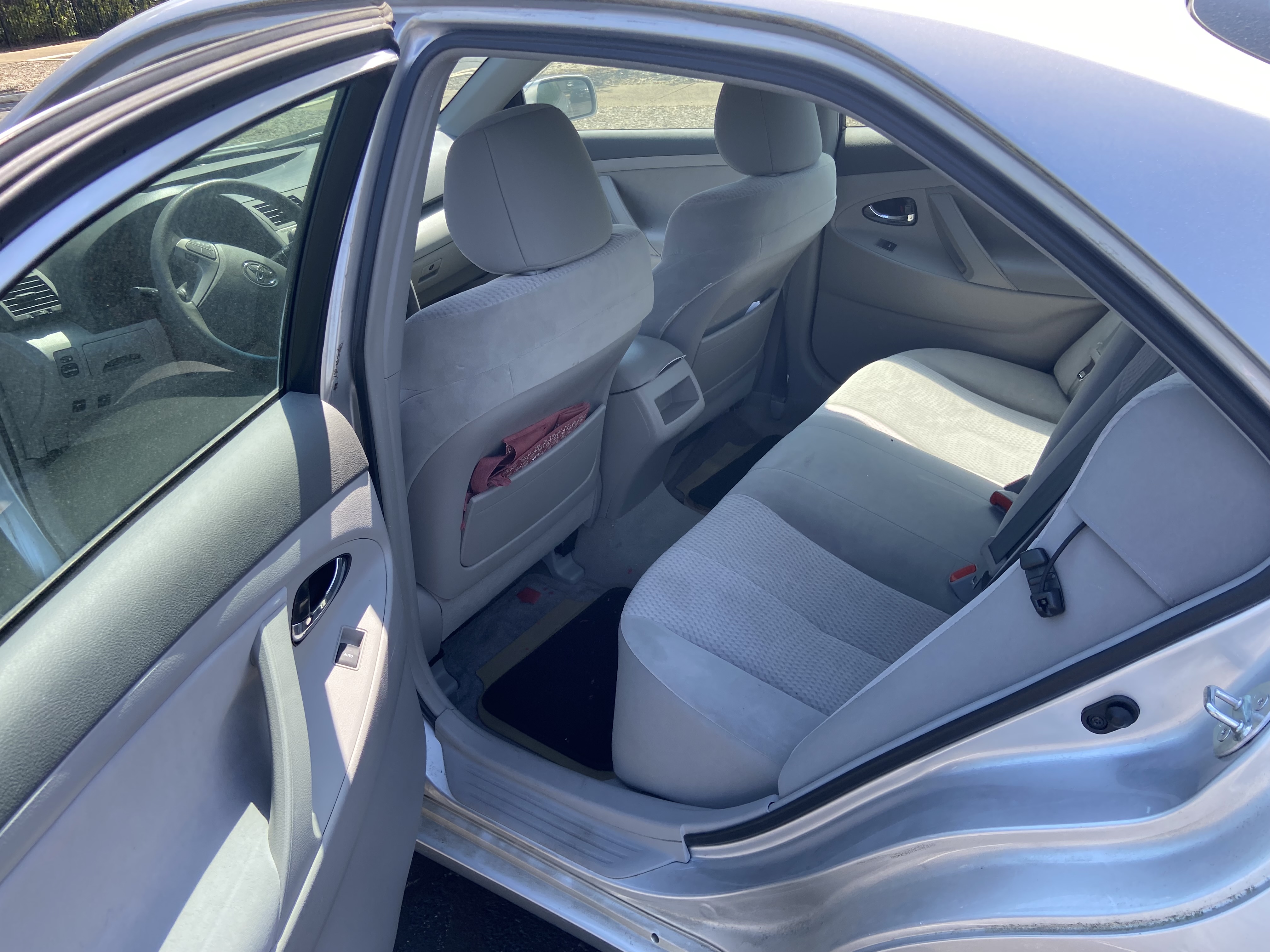 Used 2011 Toyota Camry LE w/ LE Extra-Value Pkg FWD image 8